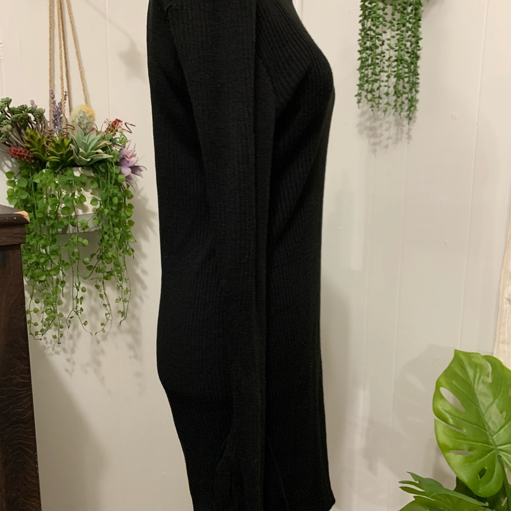 Black bodycon dress